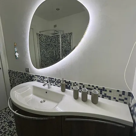 Viola Con Solarium Lignano Sabbiadoro