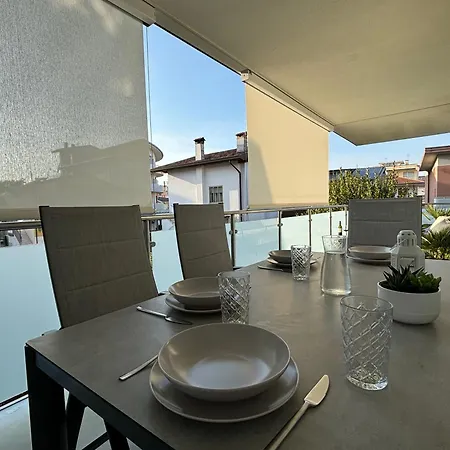 Viola Con Solarium * Lignano Sabbiadoro