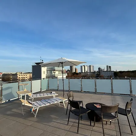 Viola Con Solarium Lignano Sabbiadoro